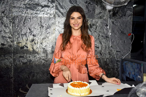 photos elnaaz norouzi snapped cutting her birthday cake in bandra 1