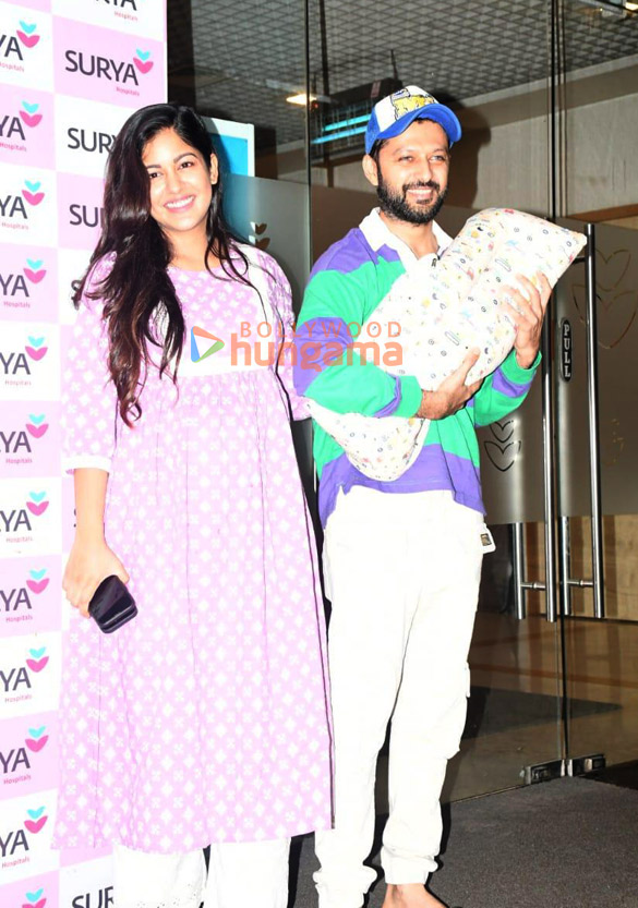Photos: Ishita Dutta snapped with her husband Vatsal Sheth and their newborn baby boy at Surya hospital in Santacruz Photos: Ishita Dutta snapped with her husband Vatsal Sheth and their newborn baby boy at Surya hospital in Santacruz
