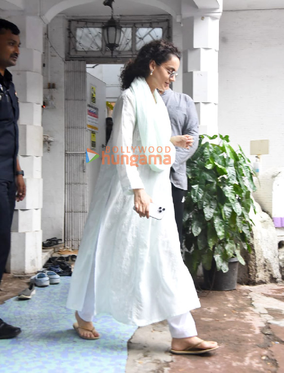 Photos: Kangana Ranaut snapped outside a dance class in Khar Photos: Kangana Ranaut snapped outside a dance class in Khar