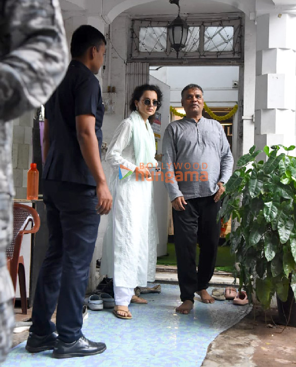 photos kangana ranaut snapped outside a dance class in khar 4