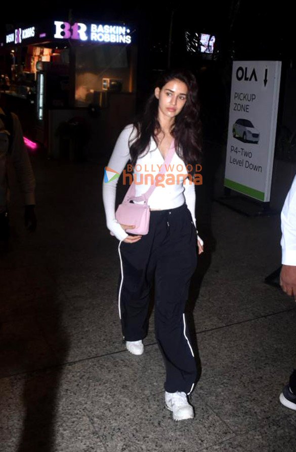 photos katrina kaif vicky kaushal and disha patani snapped at the airport 4