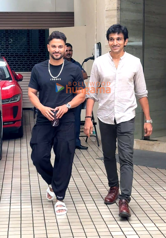 photos kunal kemmu and pratik gandhi snapped outside a dubbing studio in bandra 1
