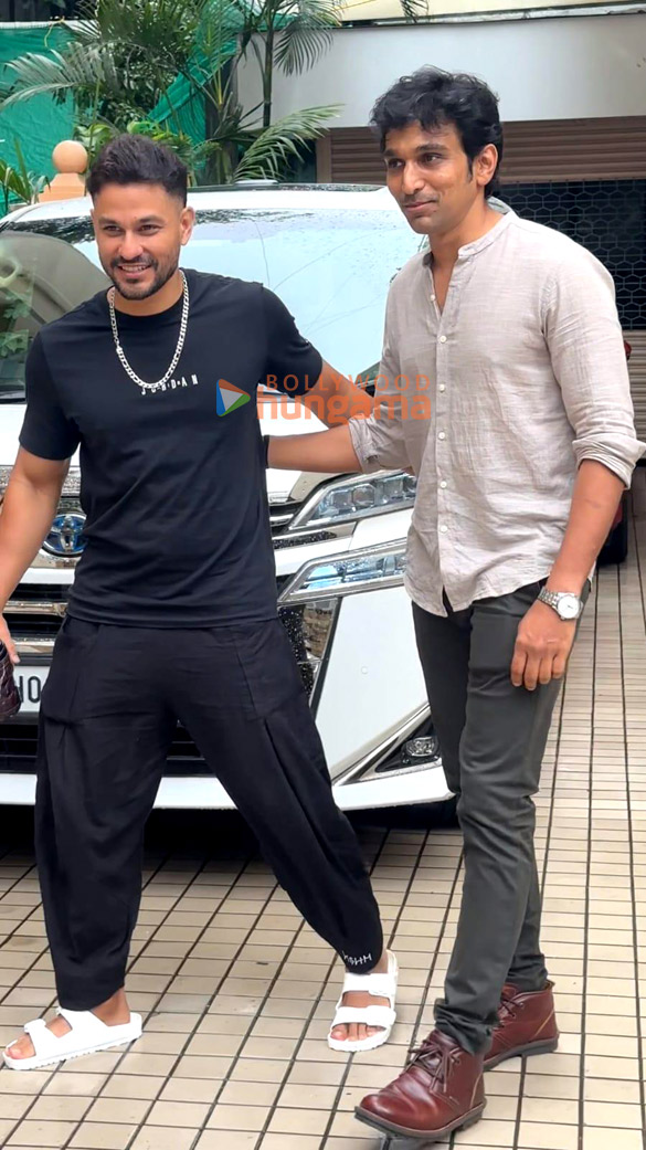 photos kunal kemmu and pratik gandhi snapped outside a dubbing studio in bandra 3