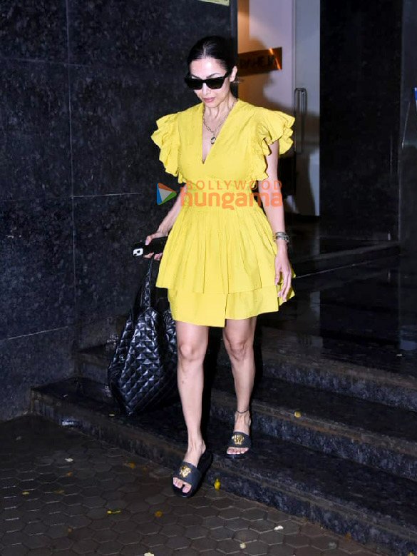 photos malaika arora snapped outside a clinic 5