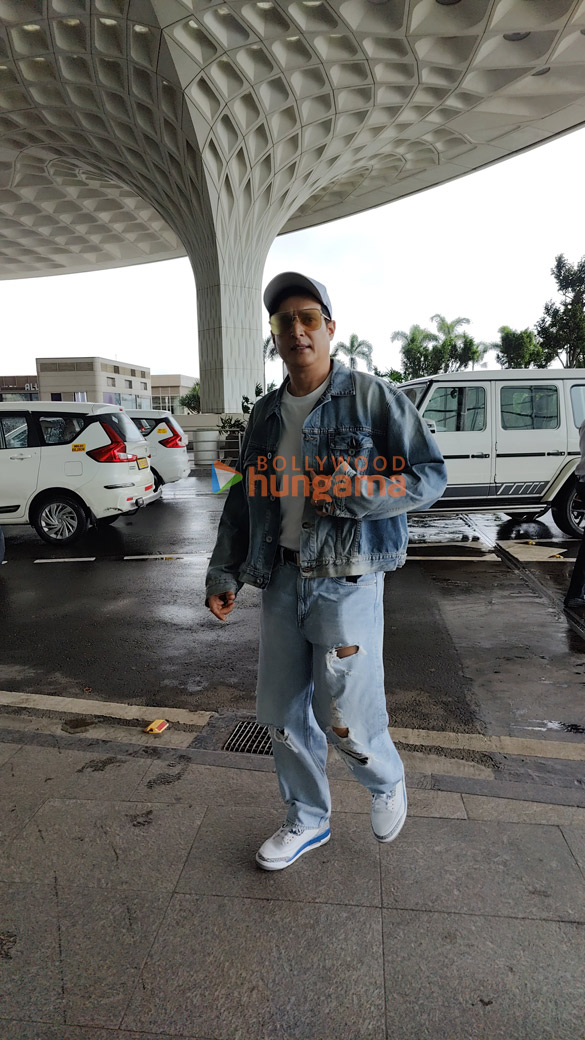 photos manushi chhillar and jimmy sheirgill snapped at the airport 2