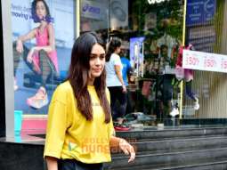 Photos: Mrunal Thakur spotted in Khar