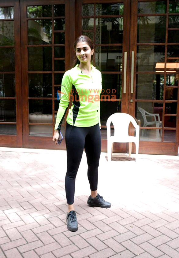 photos pooja hegde spotted at a dance class in khar 3