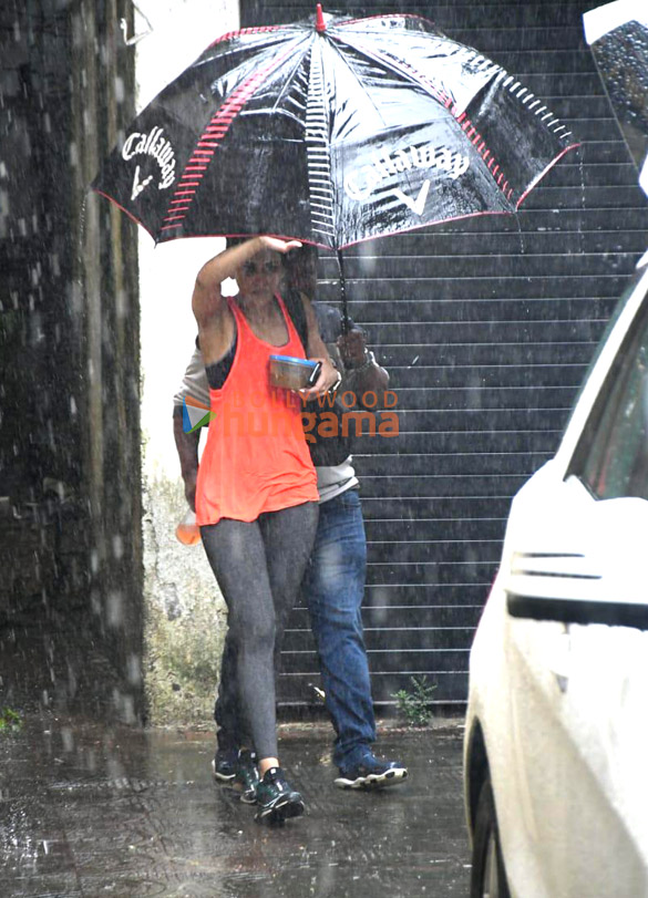 photos rakul preet singh snapped outside a dance class 4
