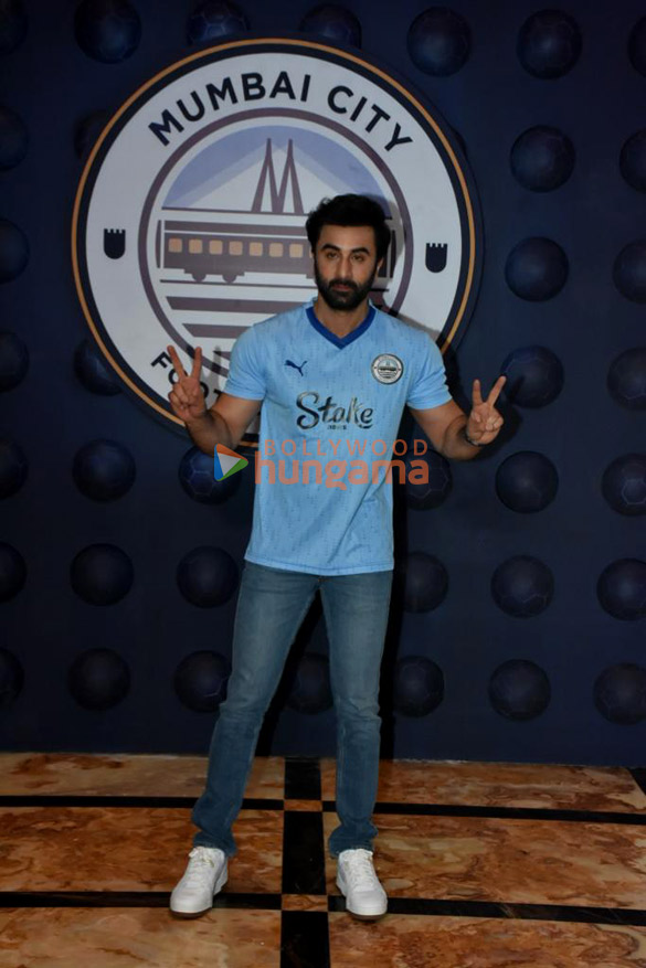 photos ranbir kapoor snapped at mumbai city football club event 4