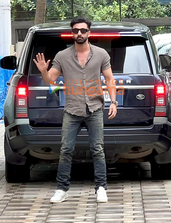 Check Out : Ranbir Kapoor Snapped Sporting A Frech Bearded Look