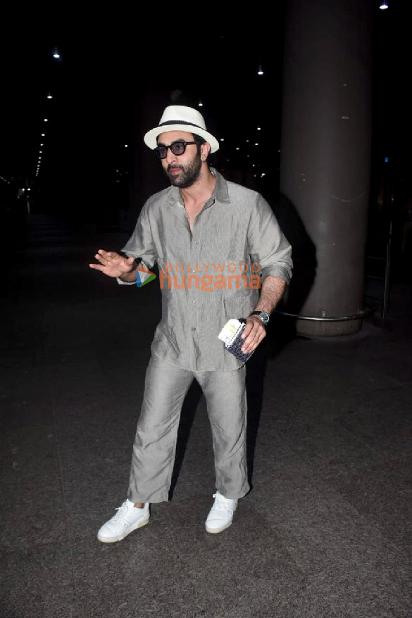 photos ranbir kapoor snapped at the airport 3 7