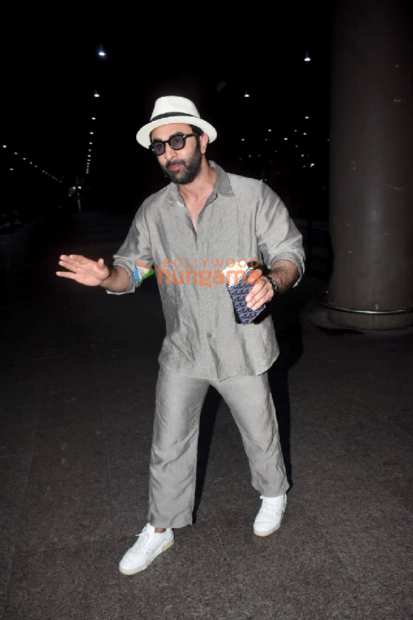photos ranbir kapoor snapped at the airport 4 5