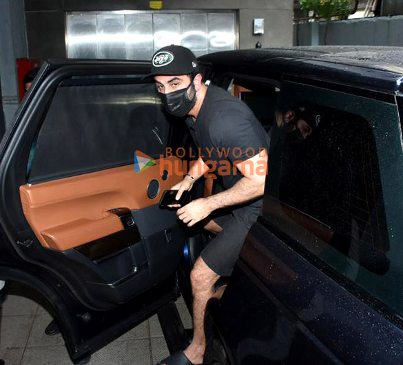 photos ranbir kapoor snapped in khar 1