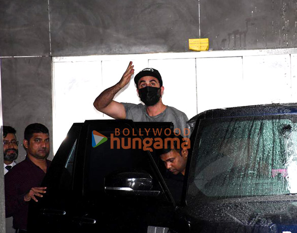 photos ranbir kapoor spotted at clinic in khar 1