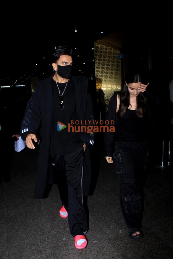photos ranveer singh and alia bhatt snapped at the airport 1 2