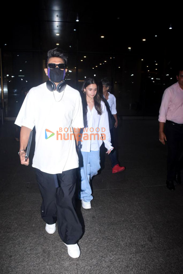 photos ranveer singh and alia bhatt snapped at the airport 2