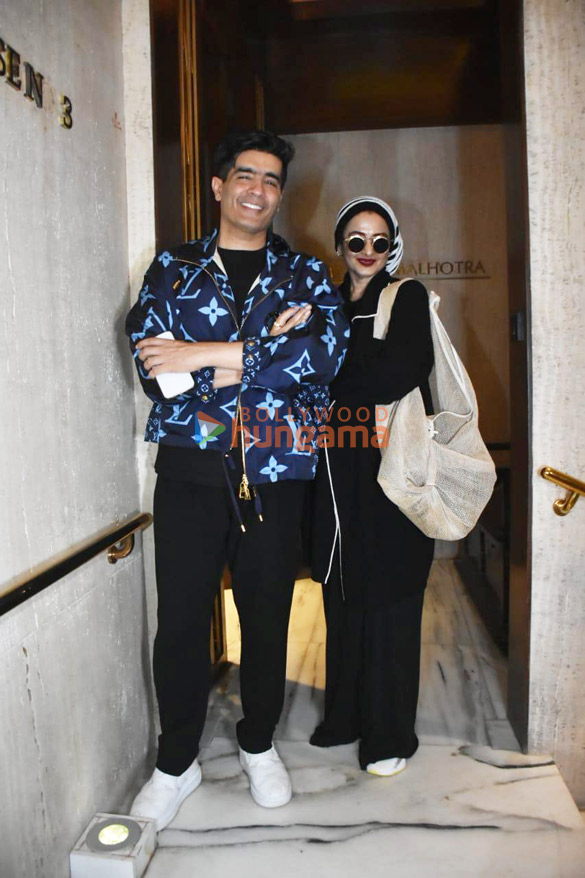 photos rekha snapped at manish malhotras house in bandra 3 2