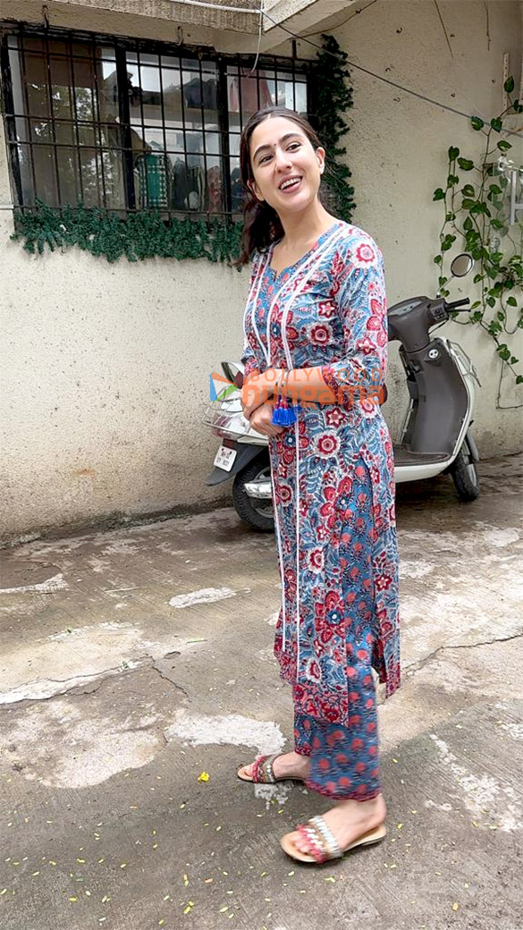 photos sara ali khan snapped at kromakay salon in juhu 4 3