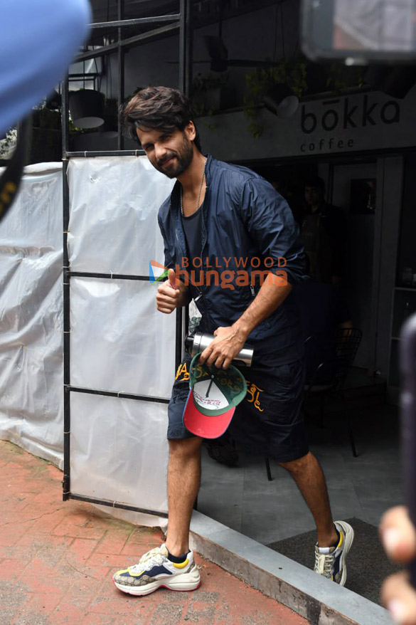 Photos: Shahid Kapoor spotted in Bandra Photos: Shahid Kapoor spotted in Bandra