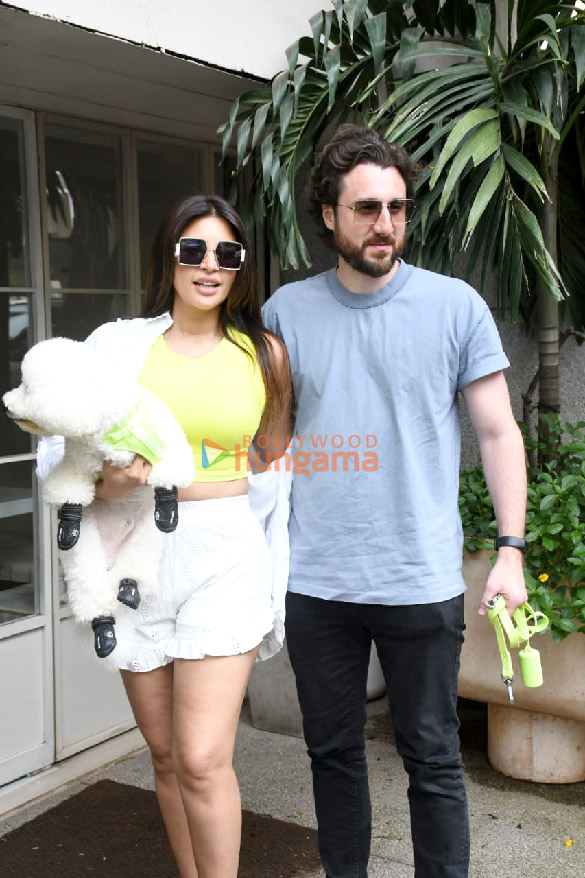 photos shama sikander snapped with husband outside sequel bandra 2