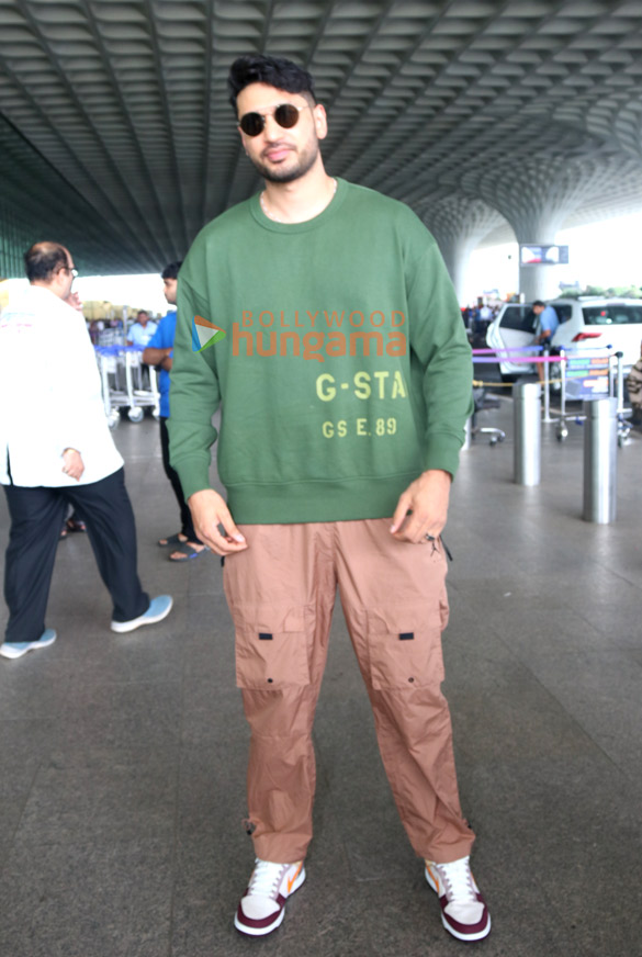 photos shraddha kapoor rakul preet singh avneet kaur and others snapped at the airport 4