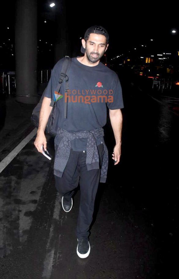 photos sidharth malhotra kiara advani disha patani and others snapped at the airport 1 7