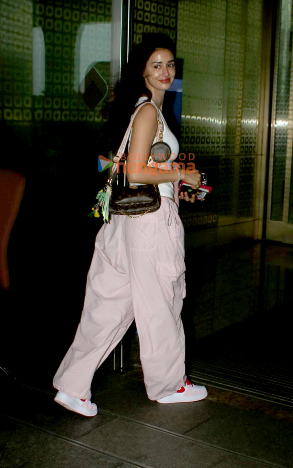 photos sidharth malhotra kiara advani disha patani and others snapped at the airport 5
