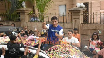 Photos: Sonu Sood celebrates his birthday with fans and media