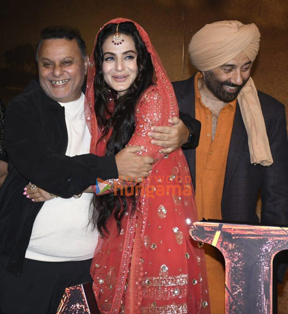 photos sunny deol ameesha patel and others grace the trailer launch of gadar 2 1
