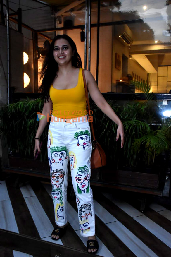 photos tejasswi prakash snapped at farmers cafe in bandra 2