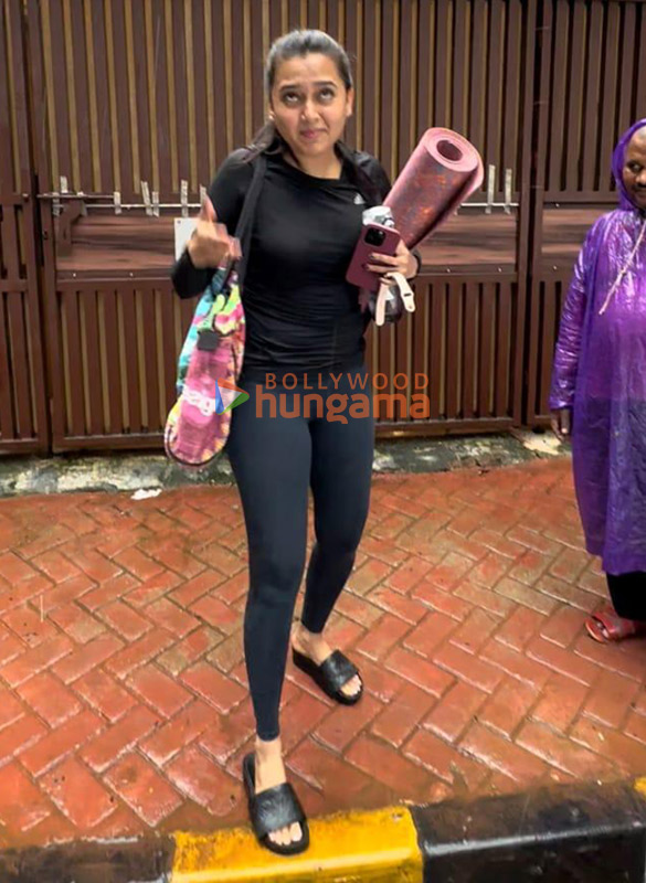 photos tejasswi prakash snapped outside a yoga class 3