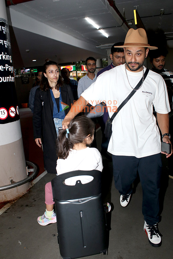 photos urvashi rautela kunal kemmu and soha ali khan snapped at the airport 4