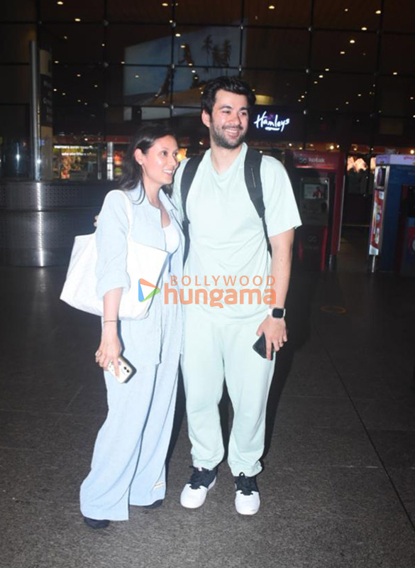 photos urvashi rautela kunal kemmu and others snapped at the airport 908 1