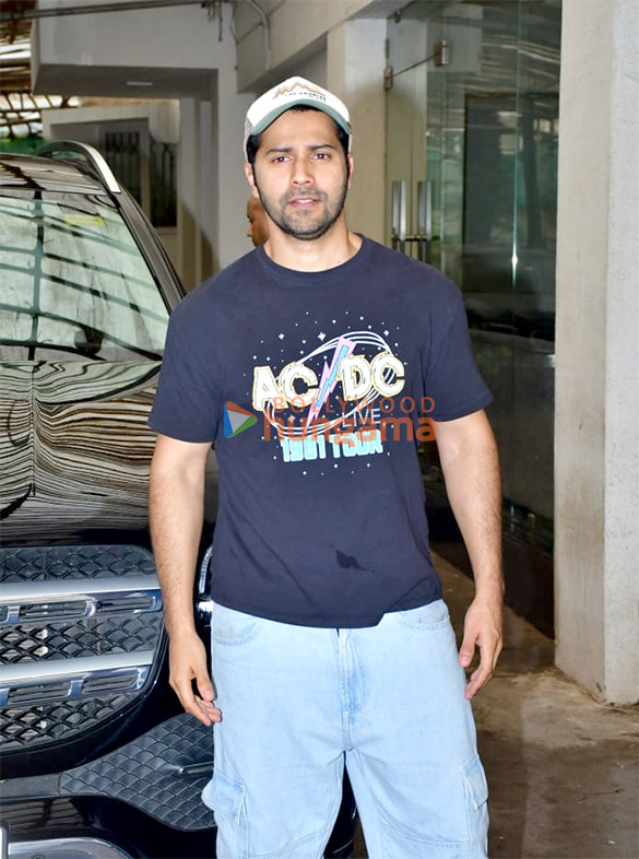 Photos: Varun Dhawan snapped at a dubbing studio Photos: Varun Dhawan snapped at a dubbing studio