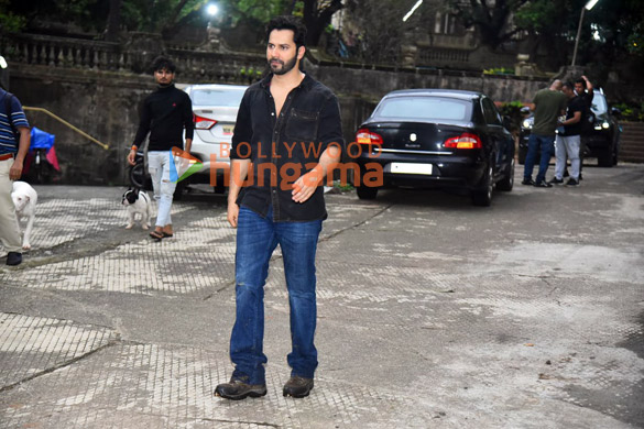 photos varun dhawan snapped in bandra 2