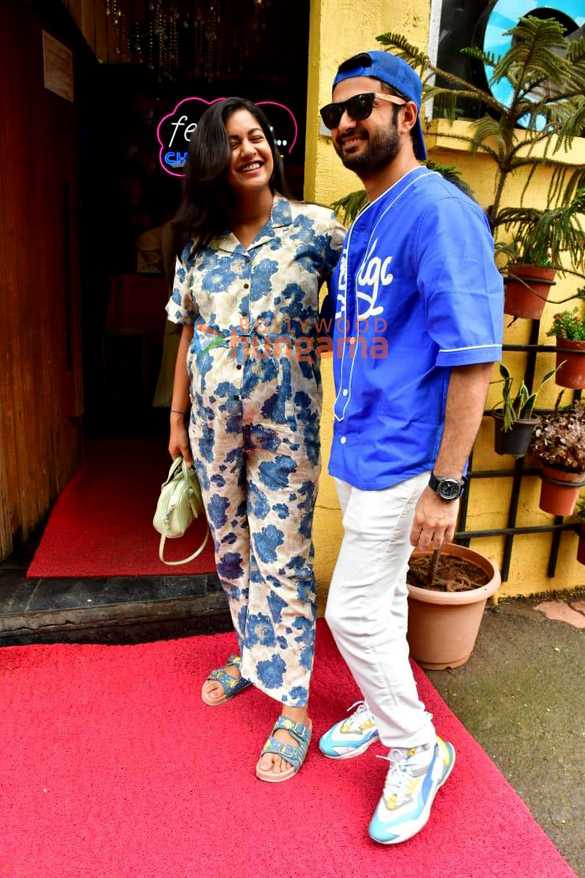 photos vatsal sheth and ishita dutta snapped outside a restaurant in juhu 2