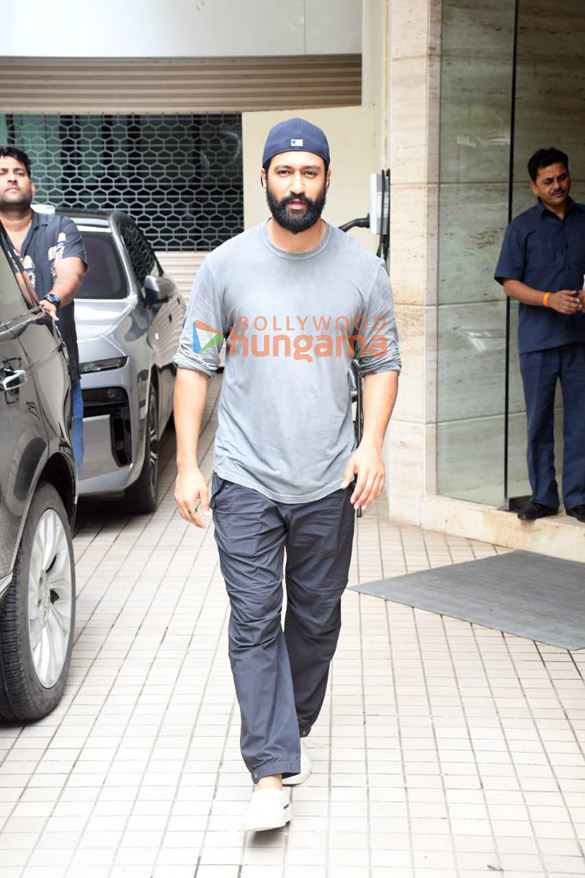 photos vicky kaushal snapped at a dubbing studio 3