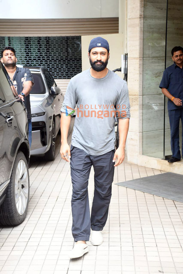 photos vicky kaushal snapped at a dubbing studio 4