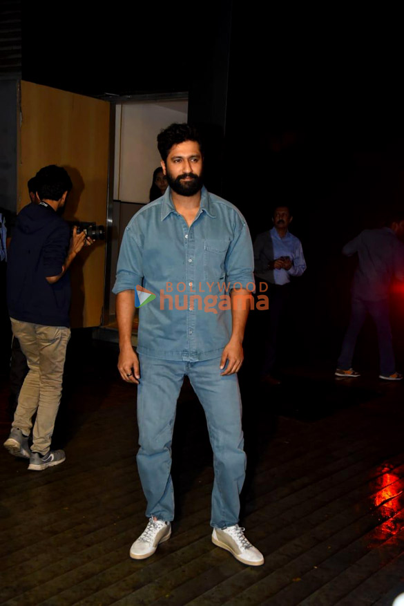 photos vicky kaushal snapped in bandra 2 4
