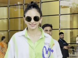 Rakul Preet Singh smiles for a selfie with fans at the airport