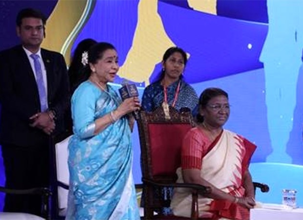 Asha Bhosle sings 'Chura Liya Hai Tumne Jo Dil Ko' for President of India Droupadi Murmu Asha Bhosle sings 'Chura Liya Hai Tumne Jo Dil Ko' for President of India Droupadi Murmu