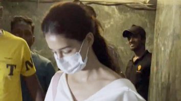 Disha Patani poses with fans as she gets clicked at a clinic