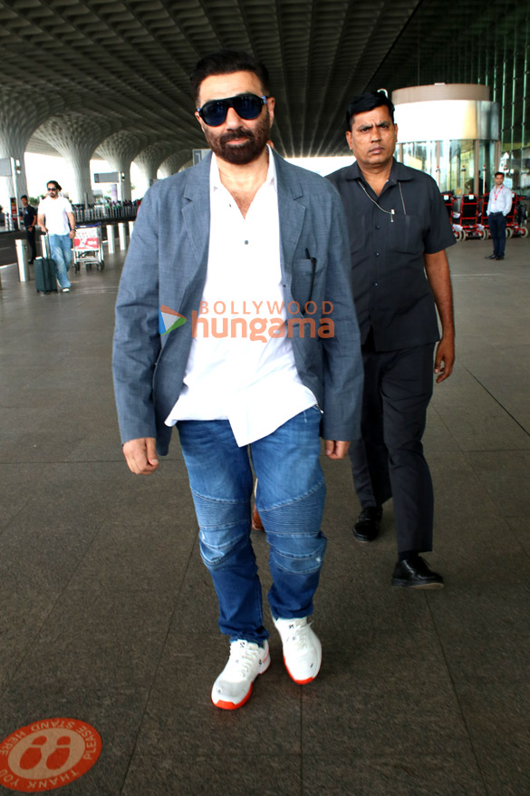 malaika arora varun dhawan kriti kharbanda and others snapped at the airport 9