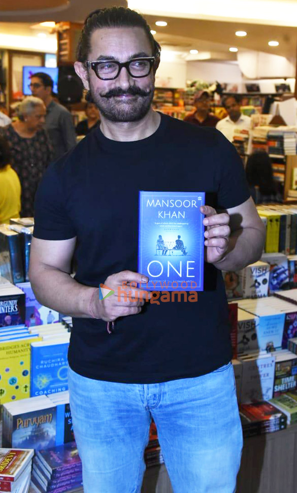 Photos: Aamir Khan launches Mansoor Khan’s book ‘One: The Story of the Ultimate Myth’ Photos: Aamir Khan launches Mansoor Khan’s book ‘One: The Story of the Ultimate Myth’