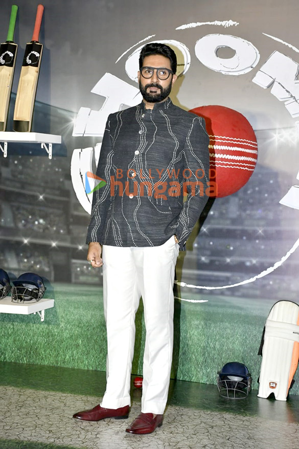 photos abhishek bachchan saiyami kher angad bedi and r balki snapped at ghoomer trailer launch 4