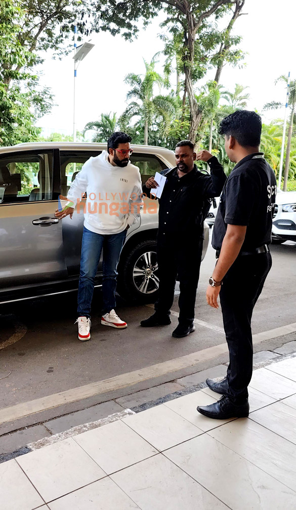 Photos: Abhishek Bachchan, Saiyami Kher, Angad Bedi and others snapped at the airport Photos: Abhishek Bachchan, Saiyami Kher, Angad Bedi and others snapped at the airport