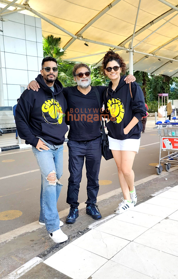 photos abhishek bachchan saiyami kher angad bedi and r balki snapped at the airport 4