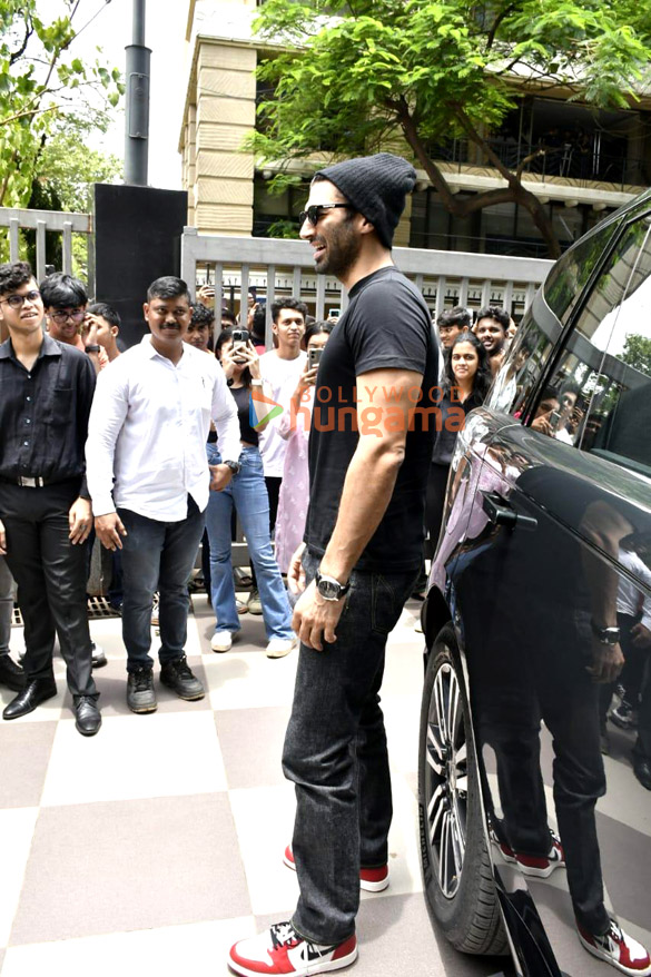 photos aditya roy kapur launches mithibai college fest in mumbai 5