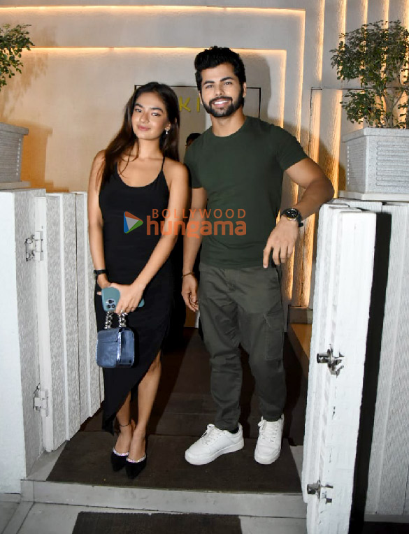 photos anushka sen and siddharth nigam snapped at akina in bandra 5