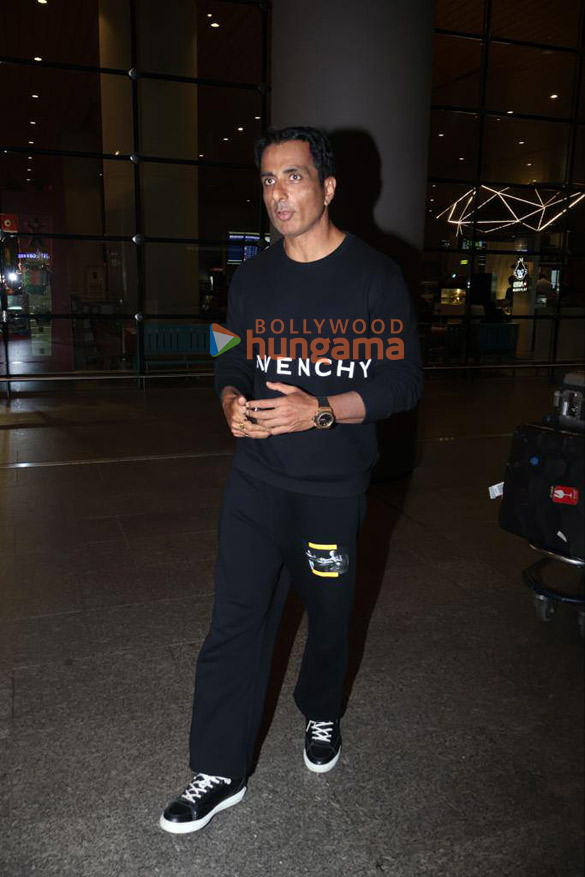 photos ayushmann khurrana sonu sood sobhita dhulipala and aayush sharma snapped at the airport 2